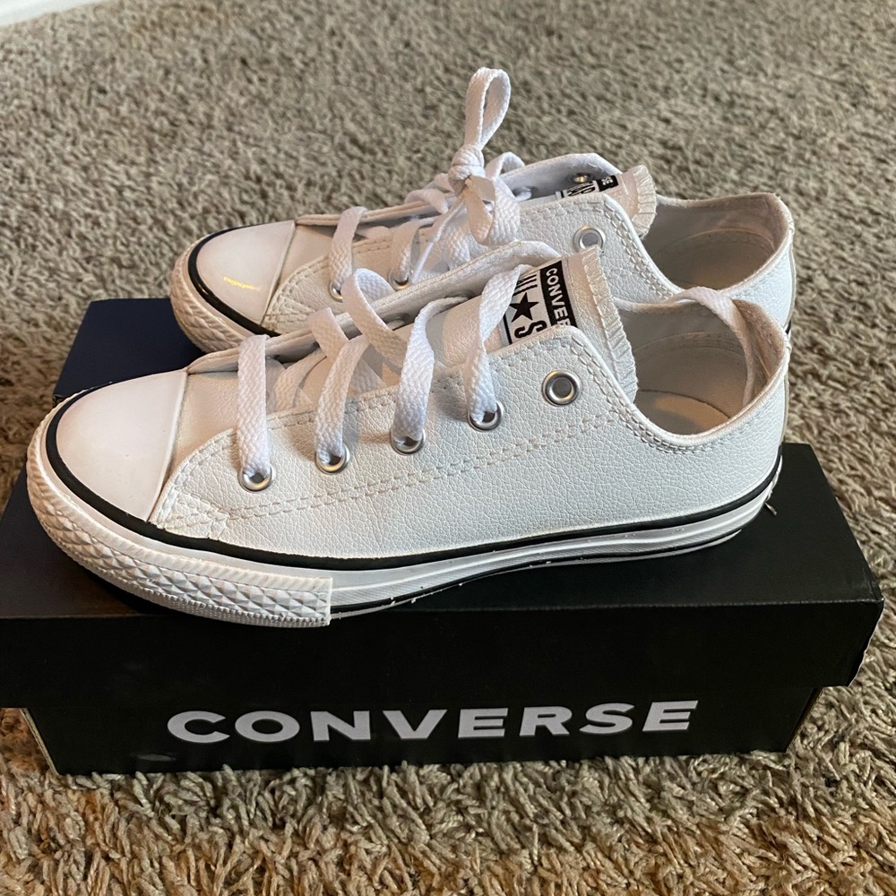 Kids White leather Converse size 1